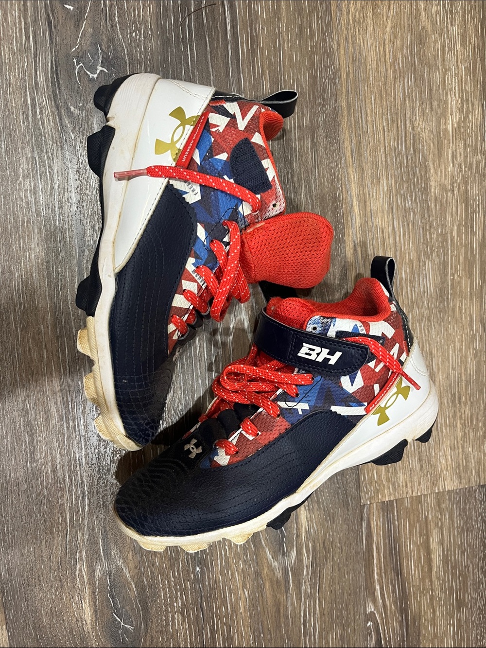 Under Armour Kids Navy, Red & White Patterned Athletic Cleats